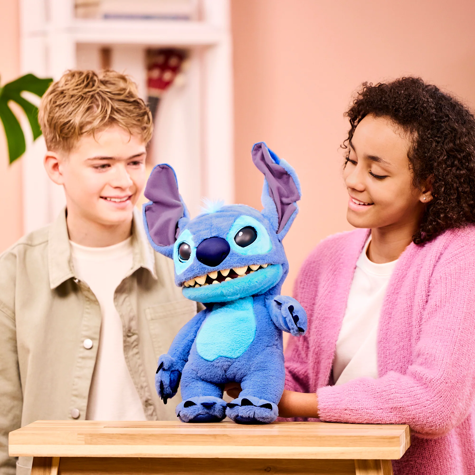 Disney: RealFX Stitch Puppet - Image 4